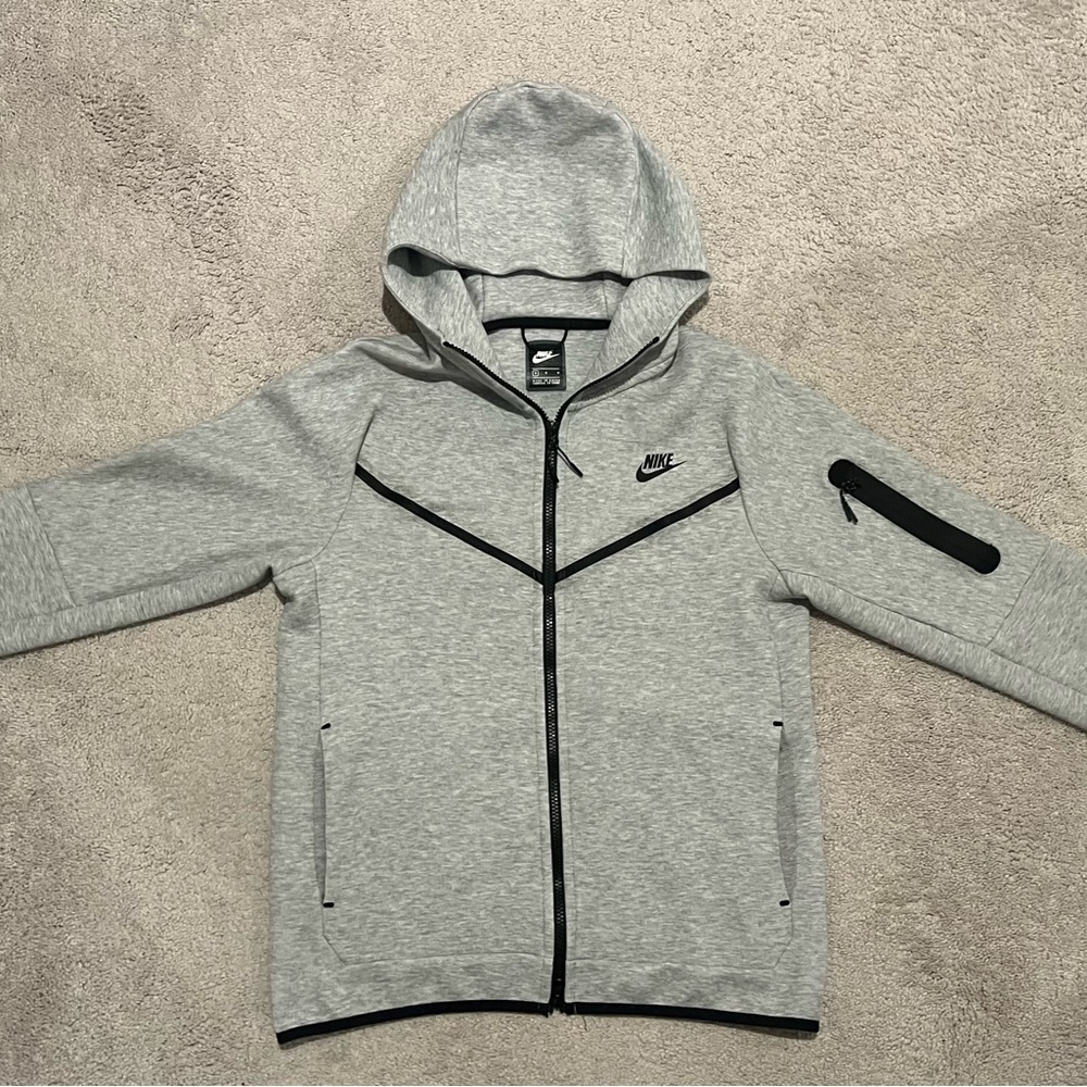 NIKE TECH HOODIE